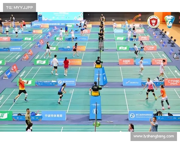 羽毛球俱乐部:挥拍与欢乐交织 羽毛球俱乐部:挥拍与欢乐交织